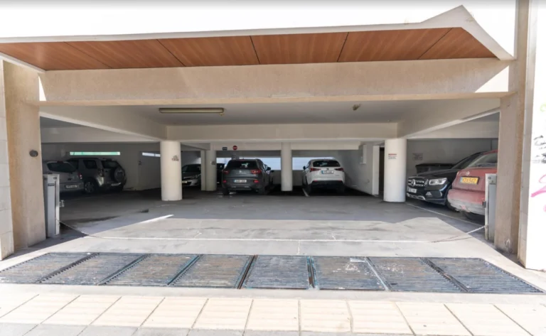 372m² Office for Rent in Limassol District