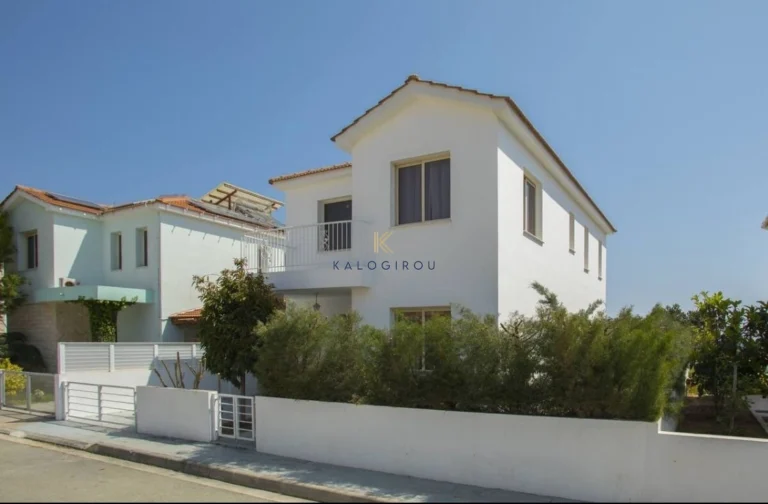 4 Bedroom House for Sale in Mazotos, Larnaca District