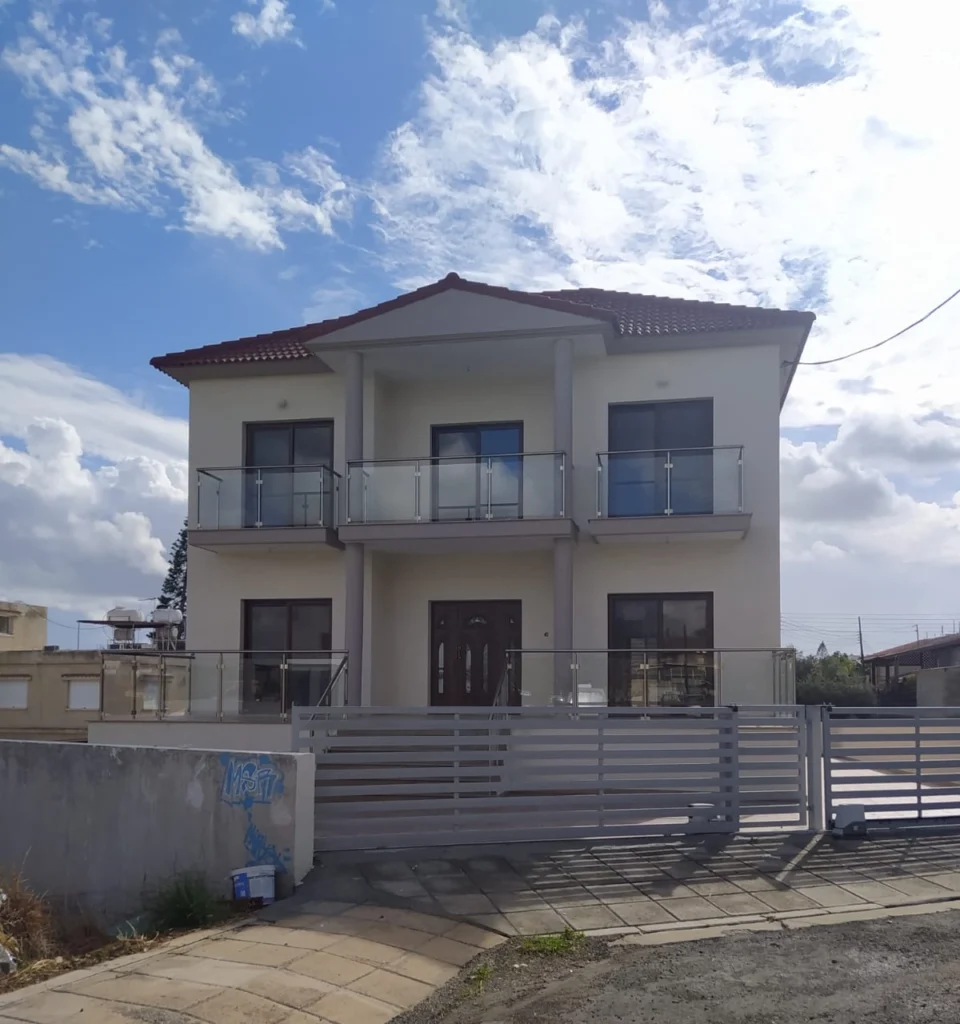 5 Bedroom House for Sale in Trachoni Lemesou, Limassol District