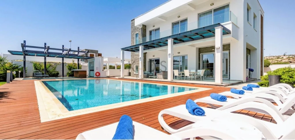 5 Bedroom House for Sale in Famagusta – Agia Napa