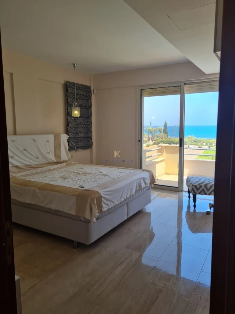 5 Bedroom House for Sale in Pervolia Larnacas