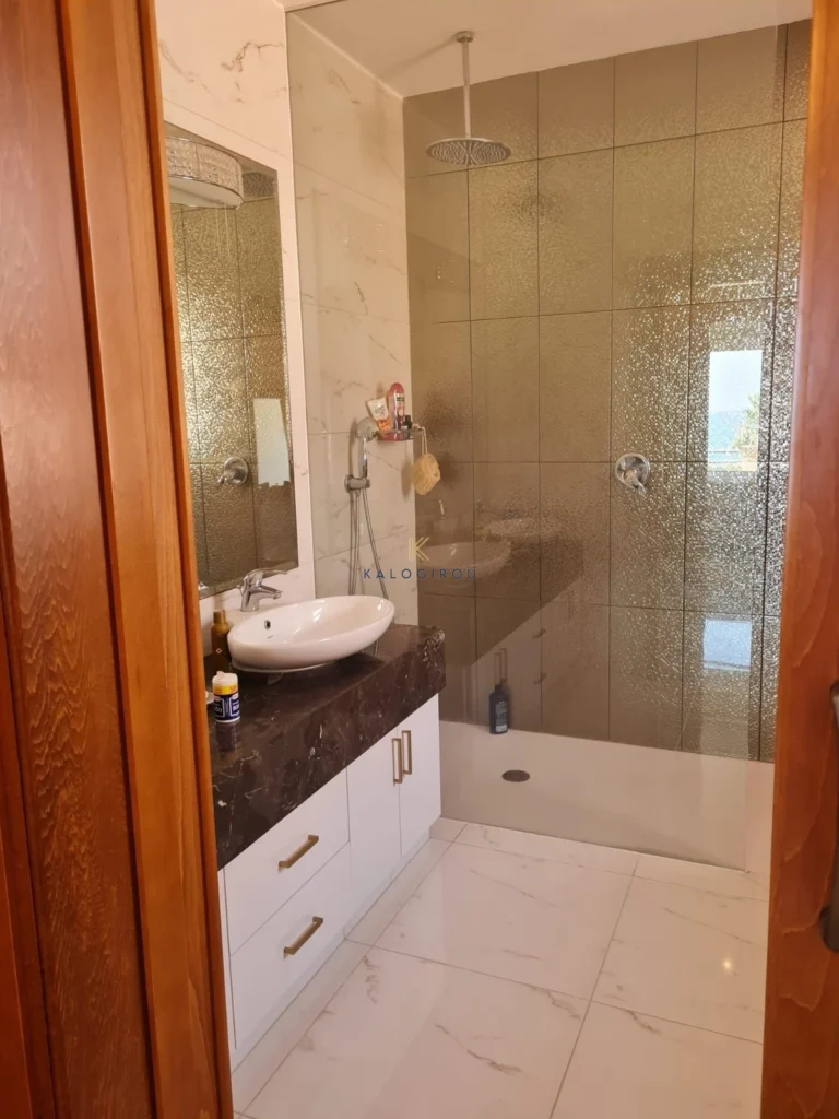 5 Bedroom House for Sale in Pervolia Larnacas