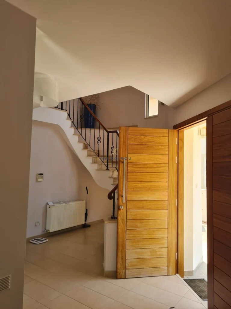 5 Bedroom House for Sale in Pervolia Larnacas