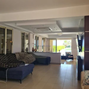 5 Bedroom House for Sale in Pervolia Larnacas