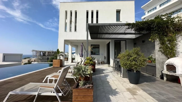 5 Bedroom House for Sale in Chlorakas, Paphos District