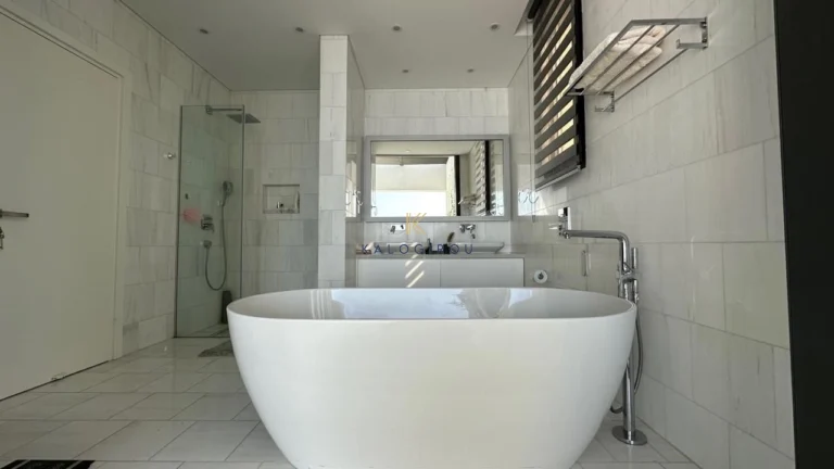 5 Bedroom House for Sale in Chlorakas, Paphos District