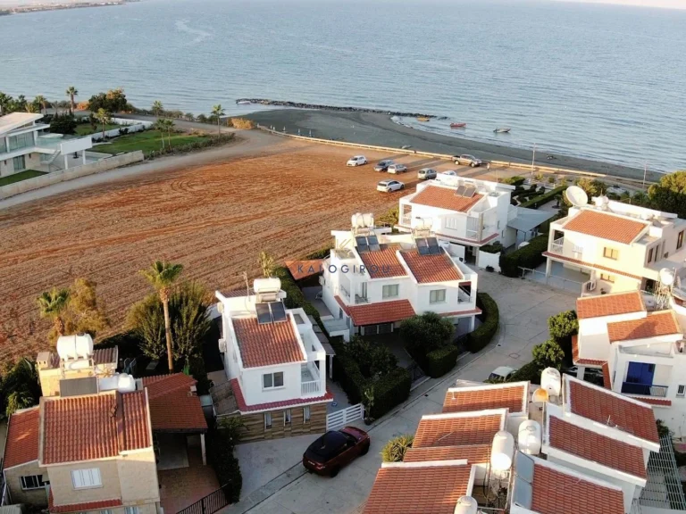 2 Bedroom House for Sale in Pervolia Larnacas