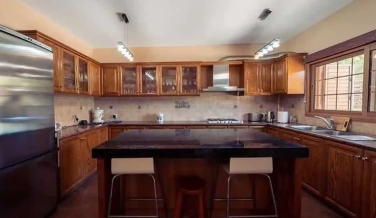 5 Bedroom House for Sale in Parekklisia, Limassol District