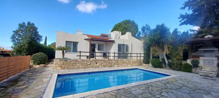3 Bedroom House for Sale in Kamares, Paphos District