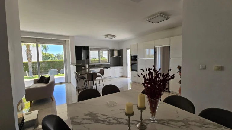 4 Bedroom House for Sale in Chlorakas, Paphos District