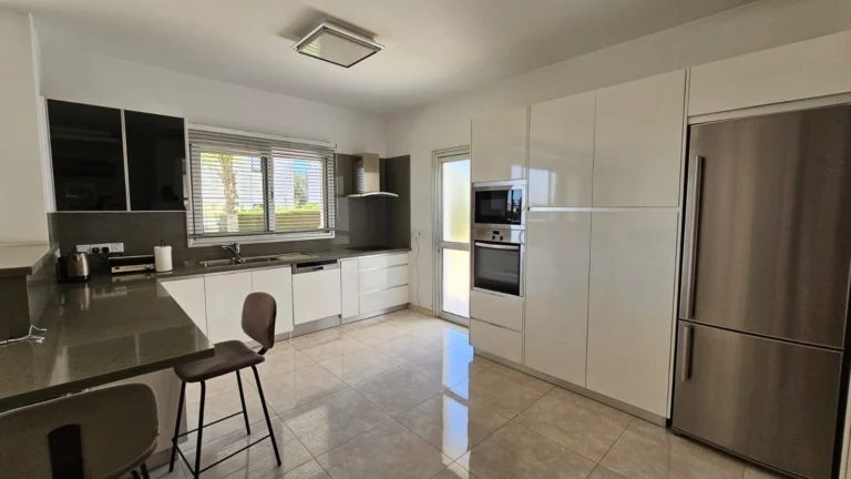 4 Bedroom House for Sale in Chlorakas, Paphos District
