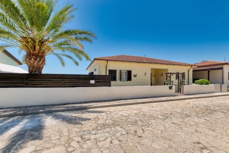3 Bedroom House for Sale in Skarinou, Larnaca District