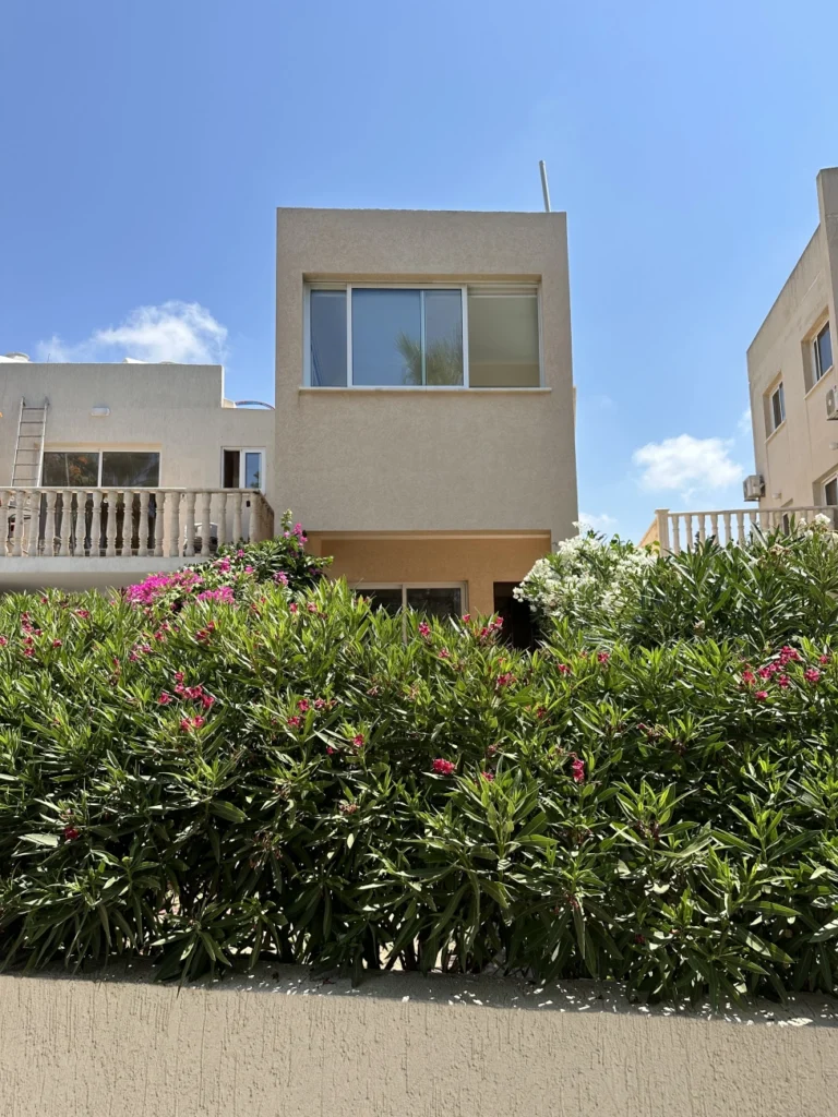 3 Bedroom House for Sale in Tombs Of the Kings, Paphos District