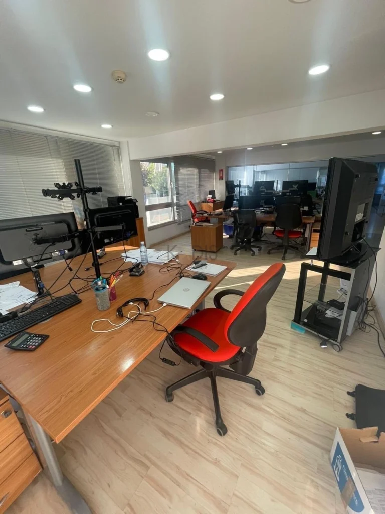 Здание площадью 970 м² в аренду в Лимассоле – Агиос Нектариос