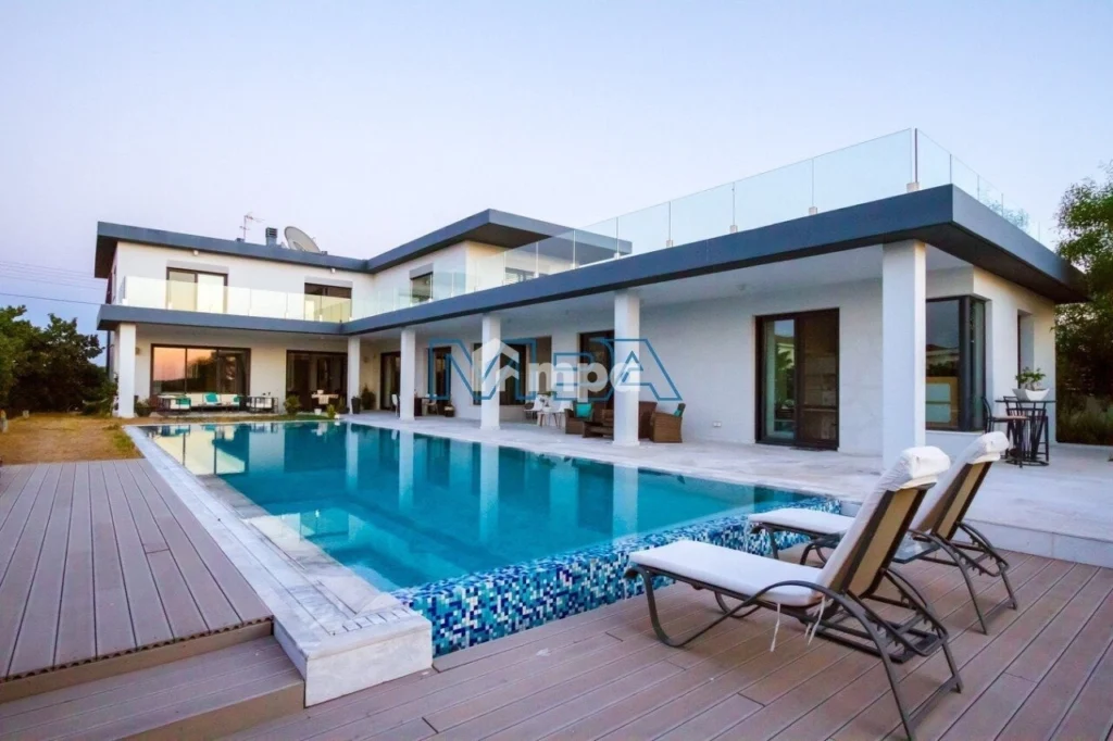 700m² House for Rent in Engomi, Nicosia District