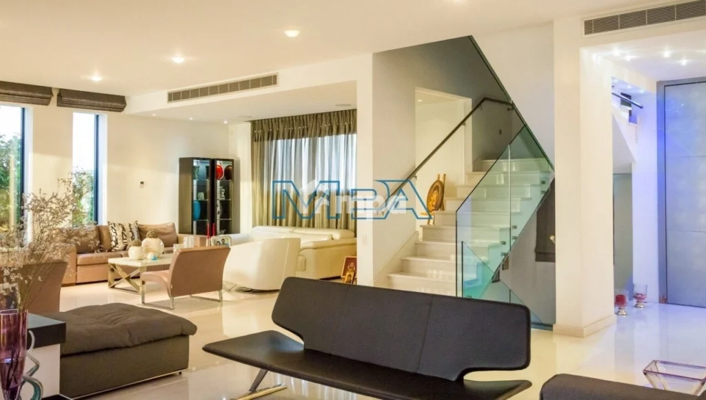 700m² House for Rent in Engomi, Nicosia District