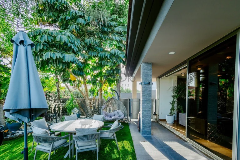 5 Bedroom House for Sale in Limassol – Agios Athanasios