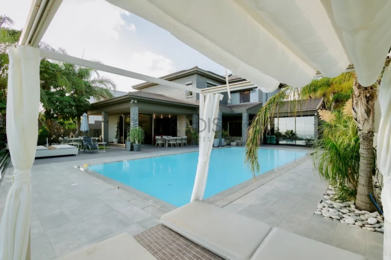 5 Bedroom House for Sale in Limassol – Agios Athanasios