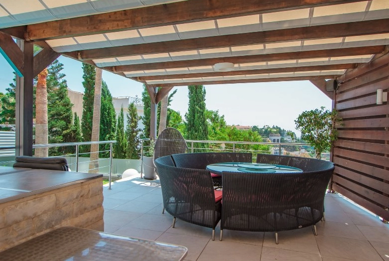 5 Bedroom House for Sale in Agios Tychonas, Limassol District