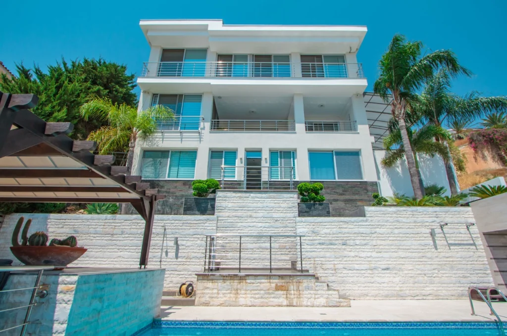 5 Bedroom House for Rent in Agios Tychonas, Limassol District