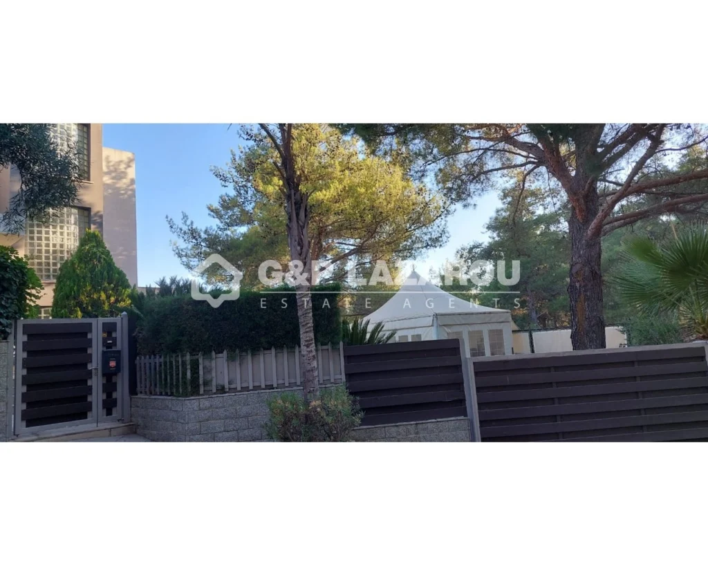 5 Bedroom House for Sale in Moniatis, Limassol District