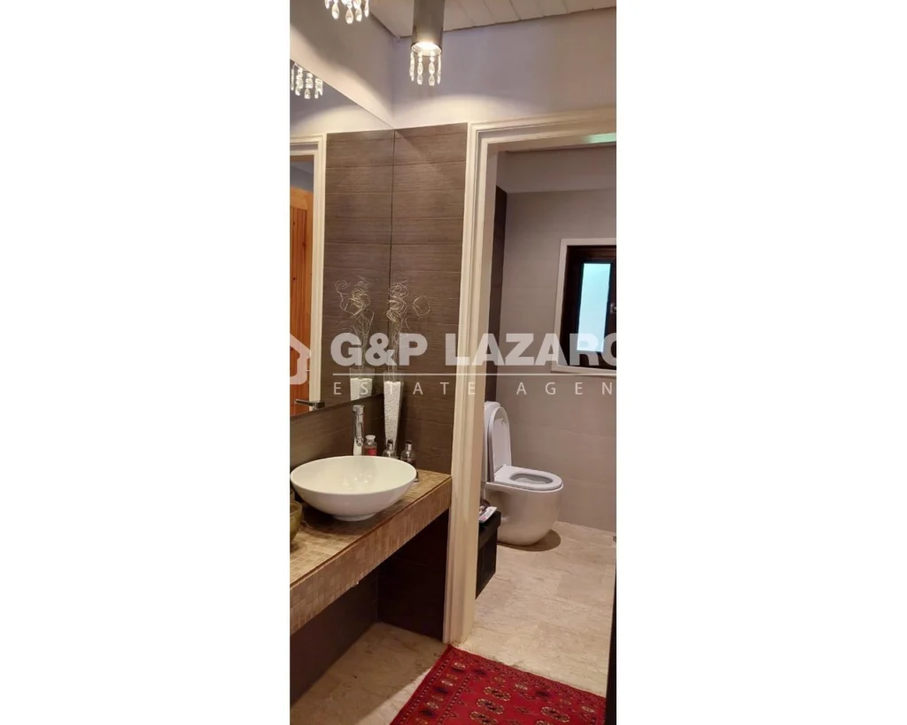 5 Bedroom House for Sale in Moniatis, Limassol District