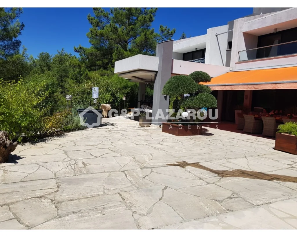 5 Bedroom House for Sale in Moniatis, Limassol District