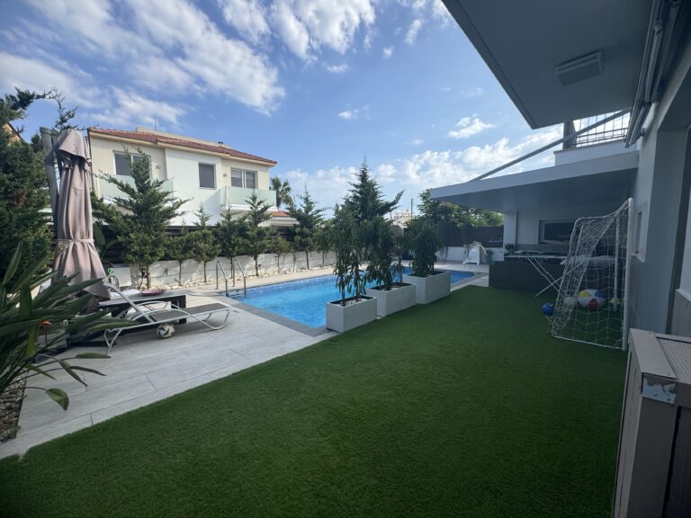 4 Bedroom House for Sale in Pervolia Larnacas