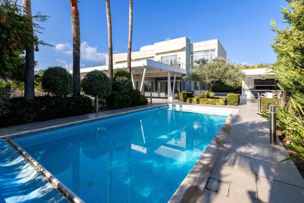 5 Bedroom House for Sale in Pyrgos Lemesou, Limassol District