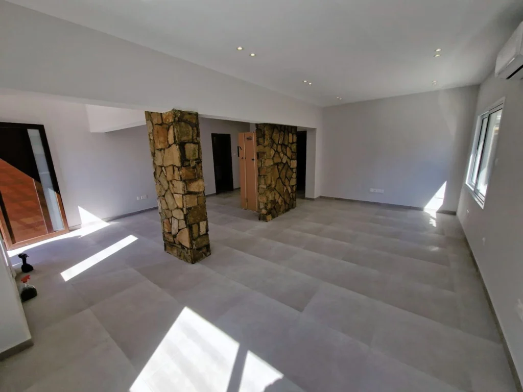 260m² Building for Rent in Limassol District