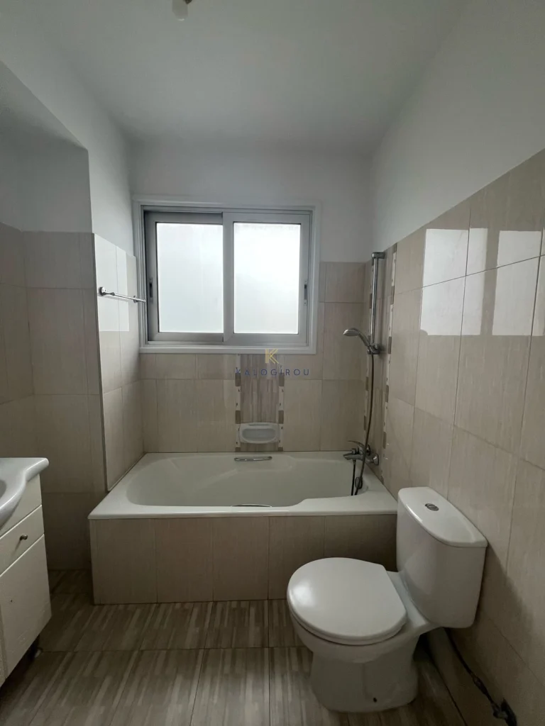100m² Office for Rent in Larnaca District