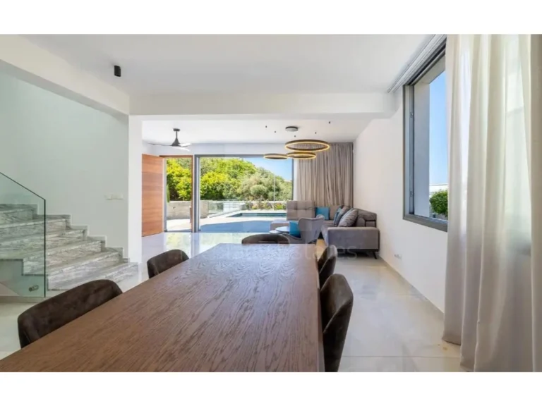 4 Bedroom House for Sale in Chlorakas, Paphos District