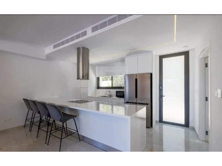 4 Bedroom House for Sale in Chlorakas, Paphos District