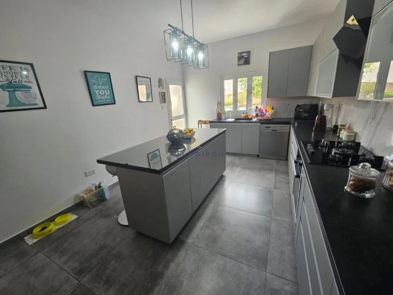 Cheap Houses and Villas for Sale Larnaca up to 300000 euro