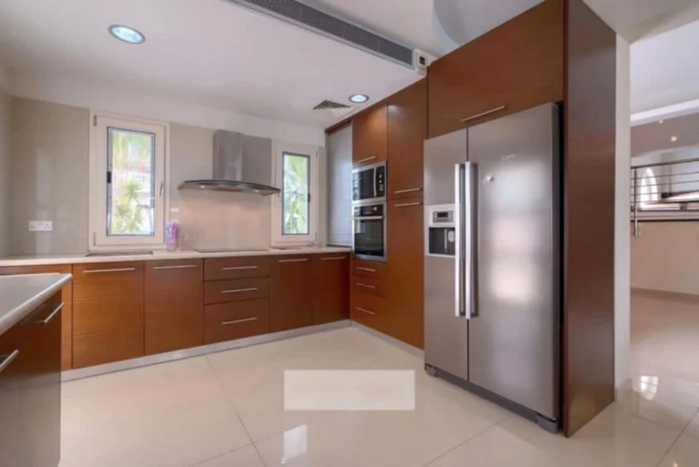 422m² House for Sale in Paphos – Universal