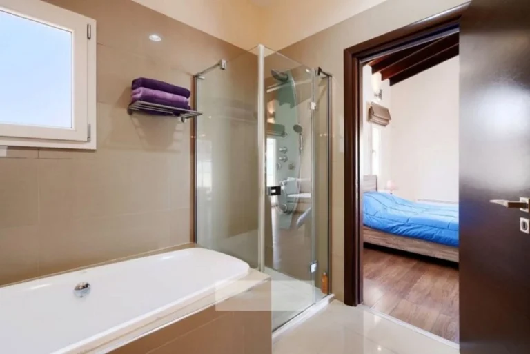 422m² House for Sale in Paphos – Universal