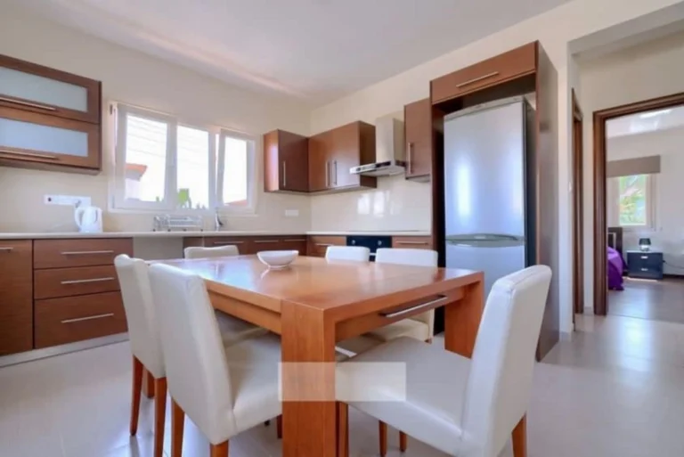 422m² House for Sale in Paphos – Universal