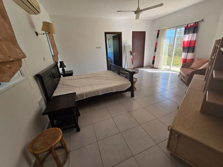 3 Bedroom House for Sale in Polemi, Paphos District