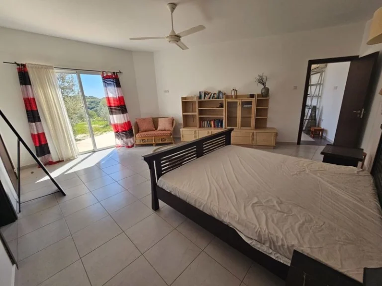 3 Bedroom House for Sale in Polemi, Paphos District