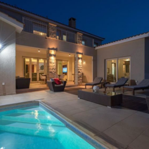 6+ Bedroom House for Sale in Paphos – Universal