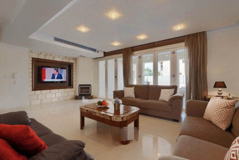 6+ Bedroom House for Sale in Paphos – Universal