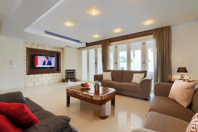 6+ Bedroom House for Sale in Paphos – Universal