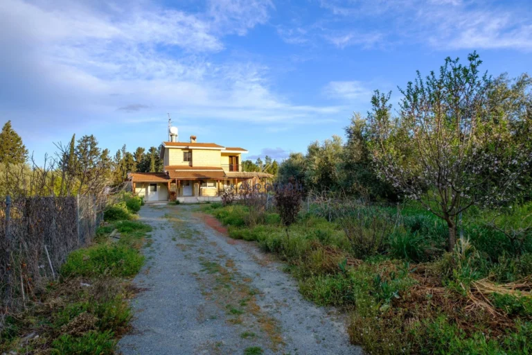 Cheap Houses and Villas for Sale Larnaca up to 600000 euro