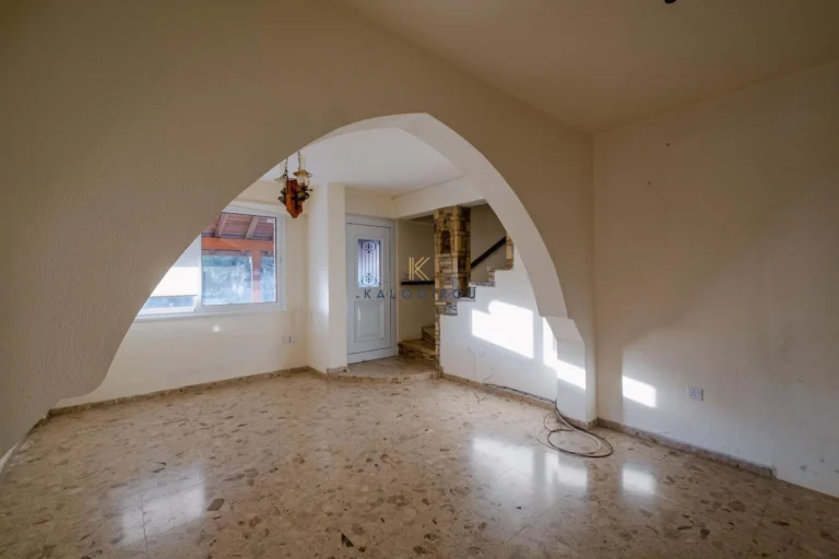 Cheap Houses and Villas for Sale Larnaca up to 600000 euro