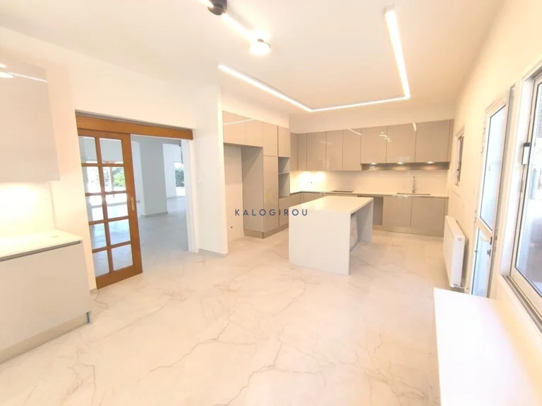 5 Bedroom House for Sale in Pervolia Larnacas