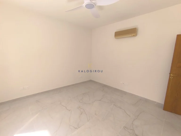 5 Bedroom House for Sale in Pervolia Larnacas