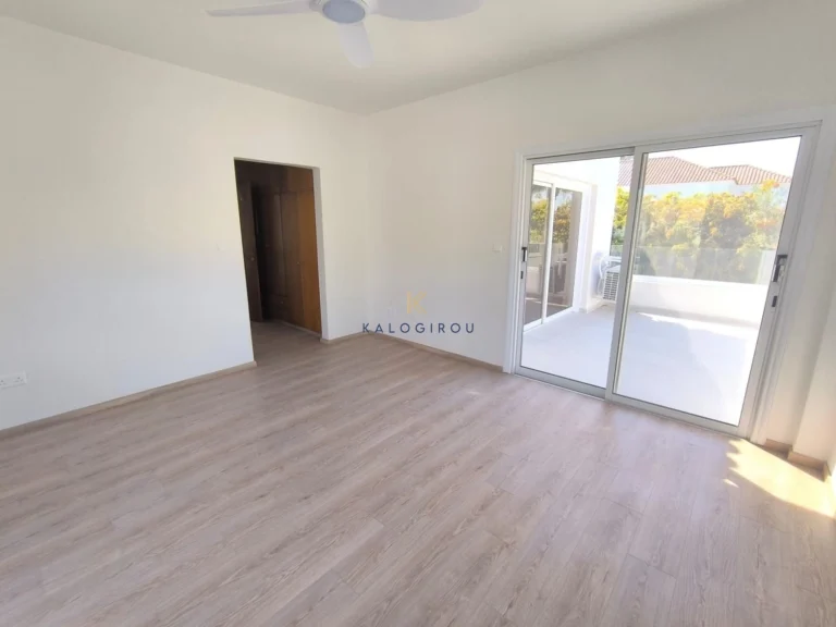 5 Bedroom House for Sale in Pervolia Larnacas