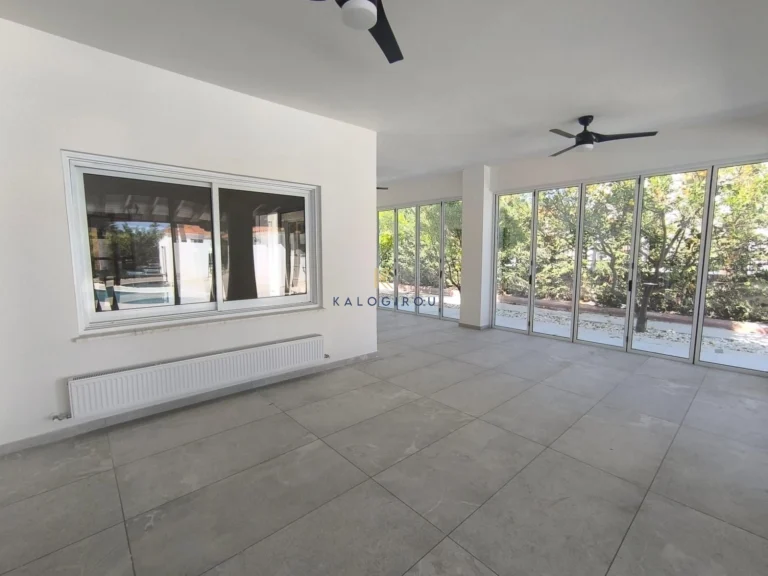 5 Bedroom House for Sale in Pervolia Larnacas