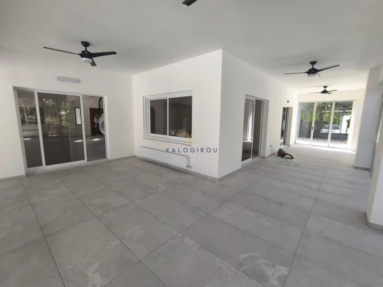 5 Bedroom House for Sale in Pervolia Larnacas
