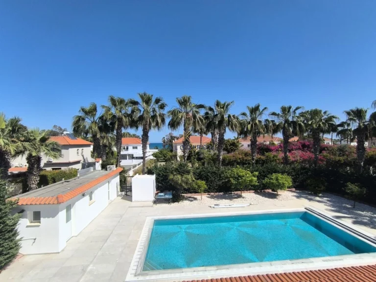 5 Bedroom House for Sale in Pervolia Larnacas